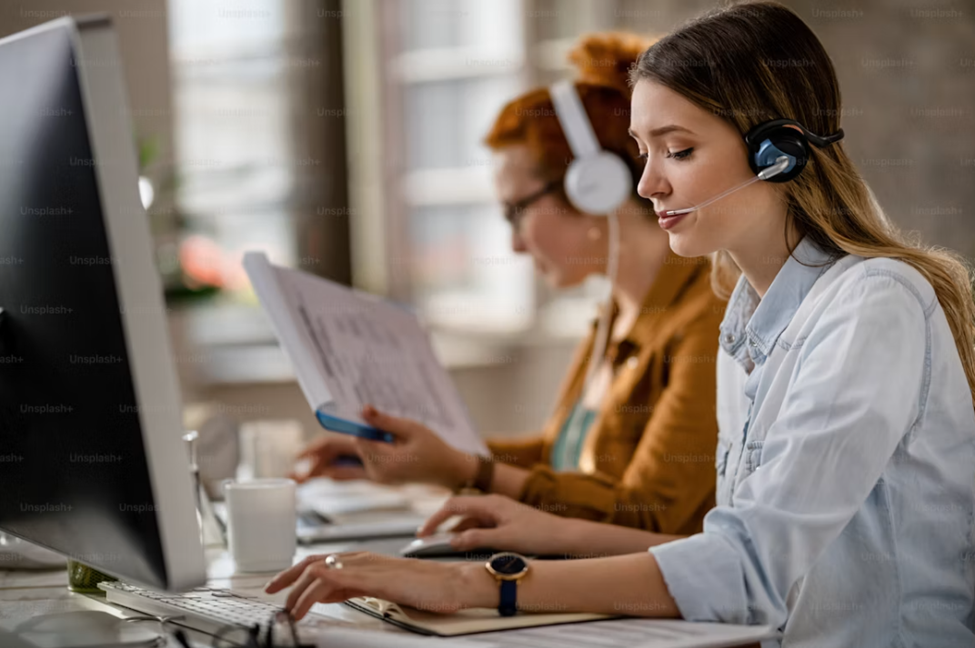 How Aviation Brands Can Transform Passenger Experience with AI-Powered Customer Engagement 2 %Social Listening Tools%